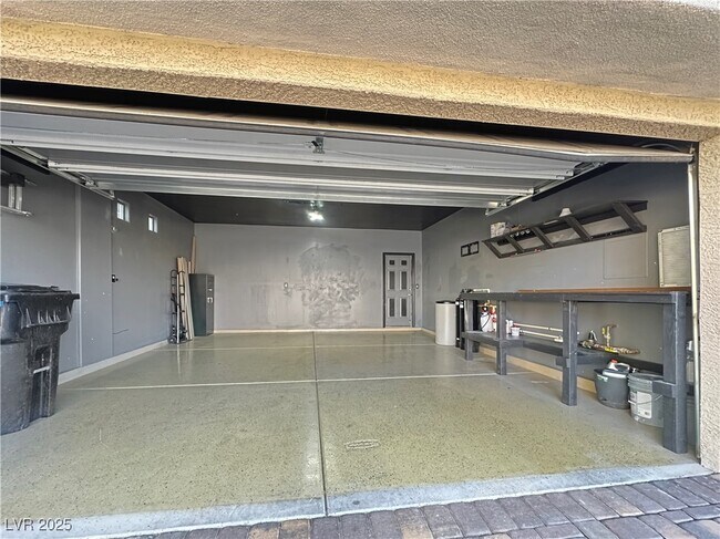 Building Photo - 945 Spiracle Ave