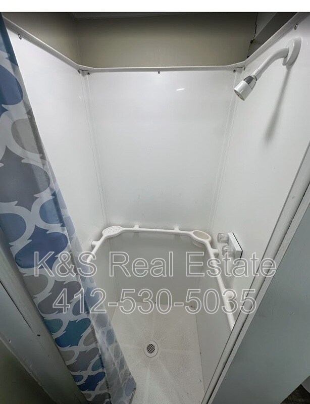 Building Photo - 418 Carl St