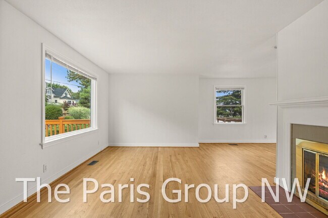 Building Photo - Delightful Magnolia 4br Remodel * Walkable Salmon Bay Location, Central Yet Quiet