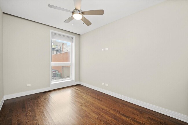 Building Photo - 2755 N Lakewood Ave