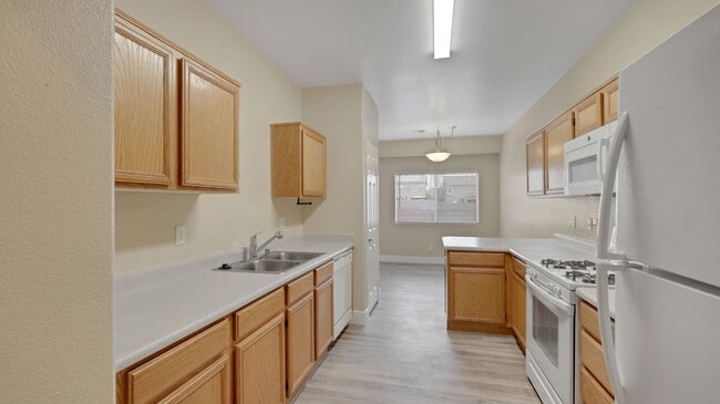 Building Photo - Fully rehabbed 3 bedroom Townhouse with 2 ...