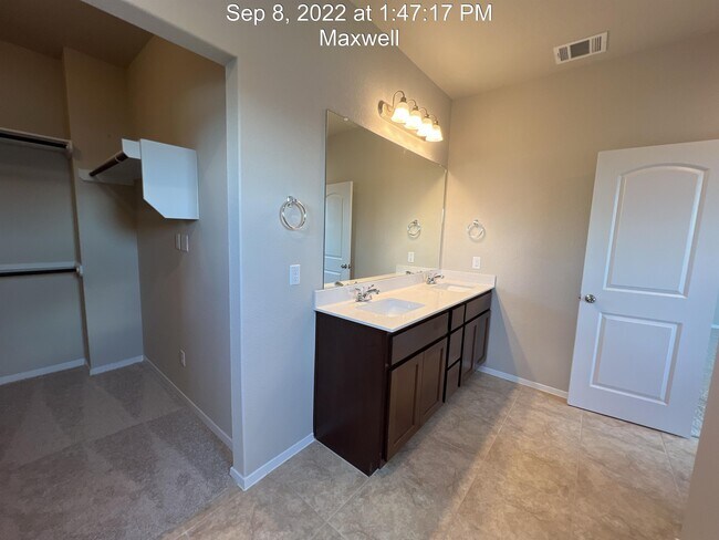Building Photo - 194 Living Reef Dr