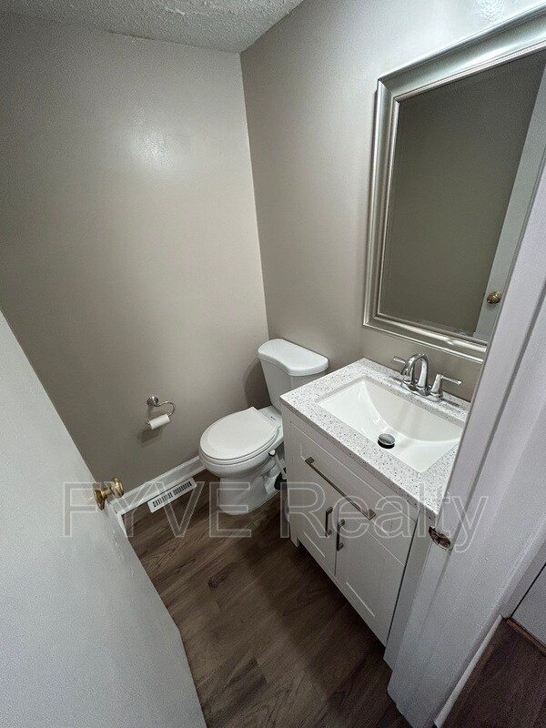 Building Photo - 5590 Barton Rd