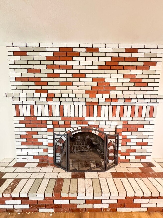 Building Photo - Available Now - Beautiful Ranch-Style Home with Pool