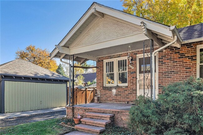 Building Photo - Spacious 2 bedroom home in the heart of City Park! LEASING SPECIAL INFO BELOW