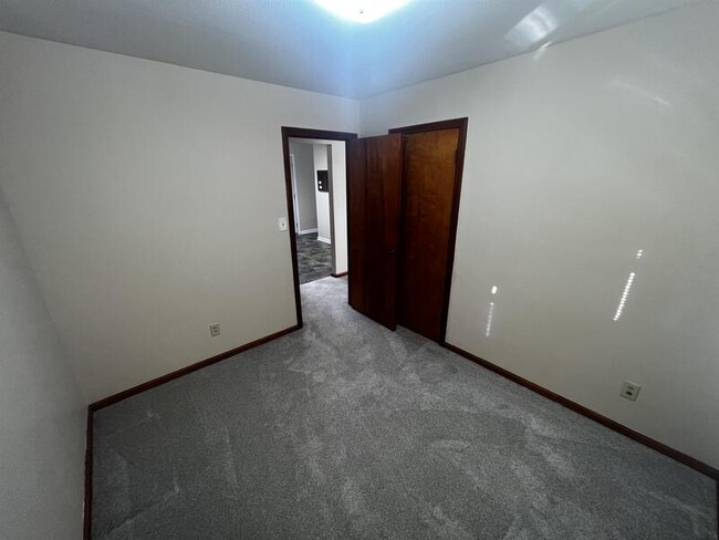 Building Photo - 6005 Applegate Ln