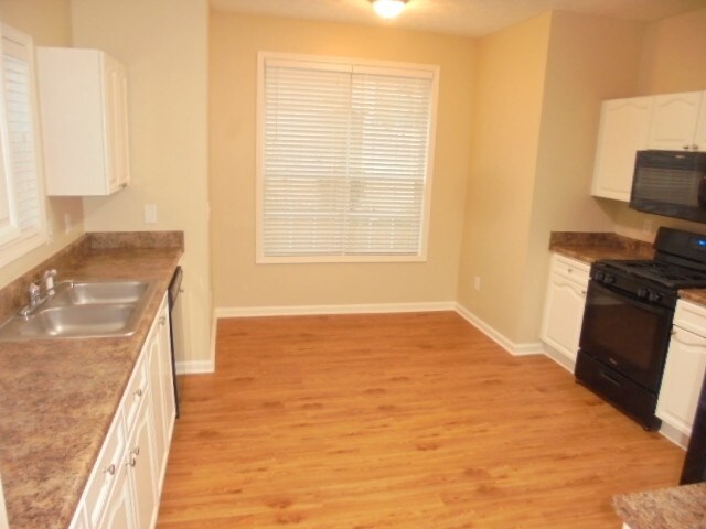 Building Photo - 2400 Catamaran Court