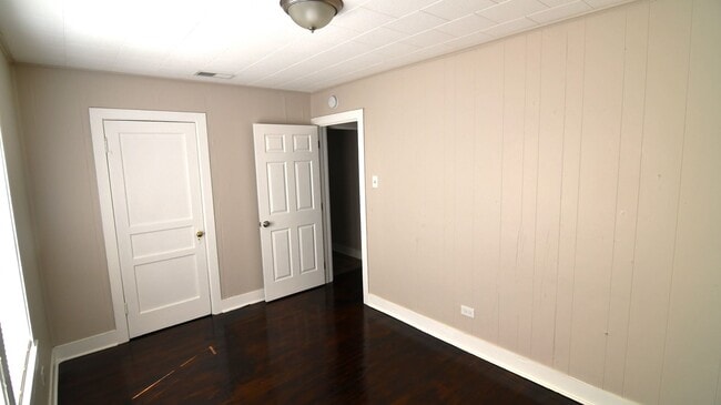 Building Photo - Housing Authority Vouchers Accepted !! 2-bedroom, 1-bathroom DUPLEX located in Mid City North, Ba...