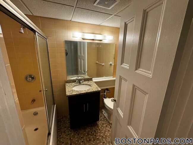 Building Photo - 62 Boylston St