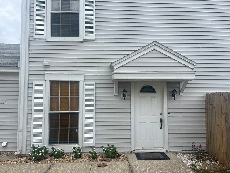 Building Photo - 12325 Villager Ct