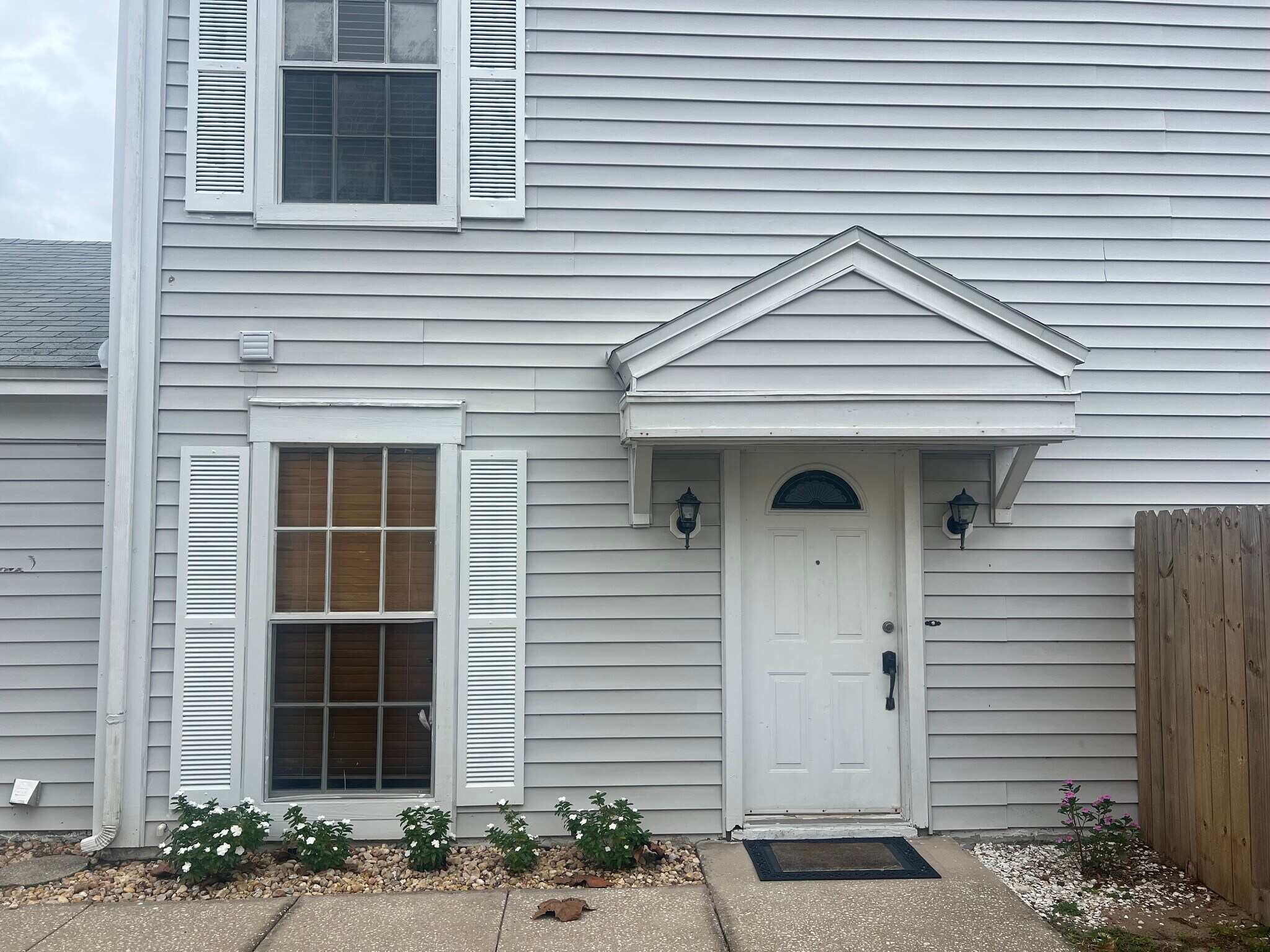 Building Photo - 12325 Villager Ct