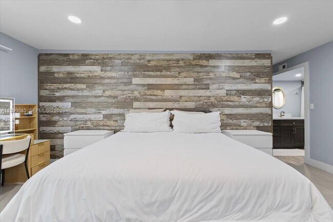 Building Photo - 6001 N Falls Cir Dr