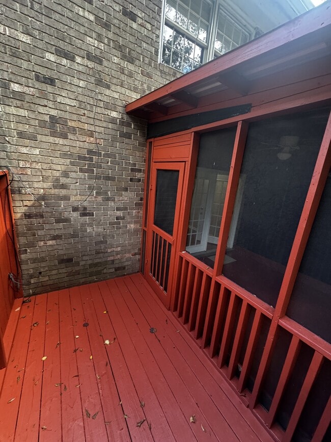 Building Photo - 127 Eaglewood Way