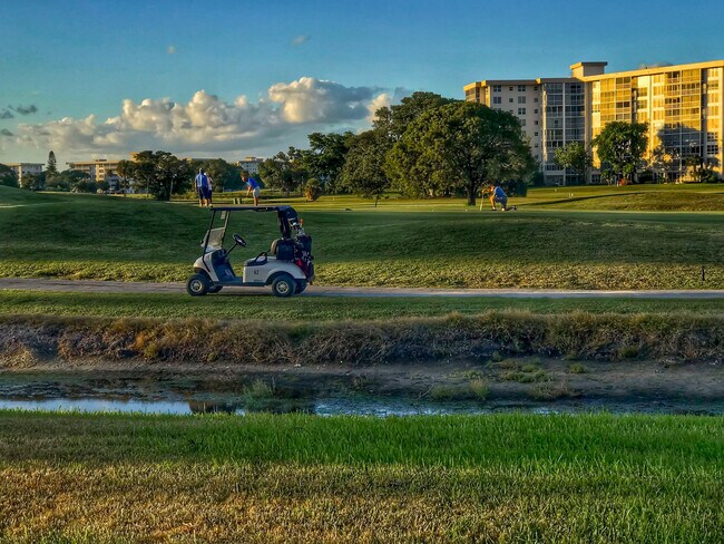 Building Photo - 3050 N Course Dr