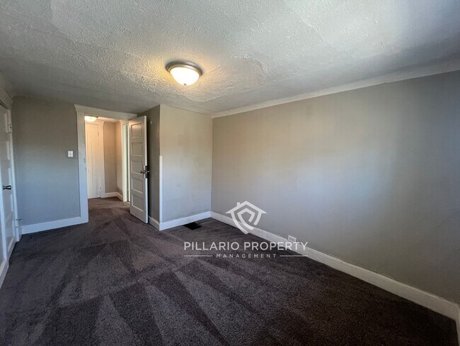 Building Photo - On Indy's Red Line, Cute Garfield Park 3 B...