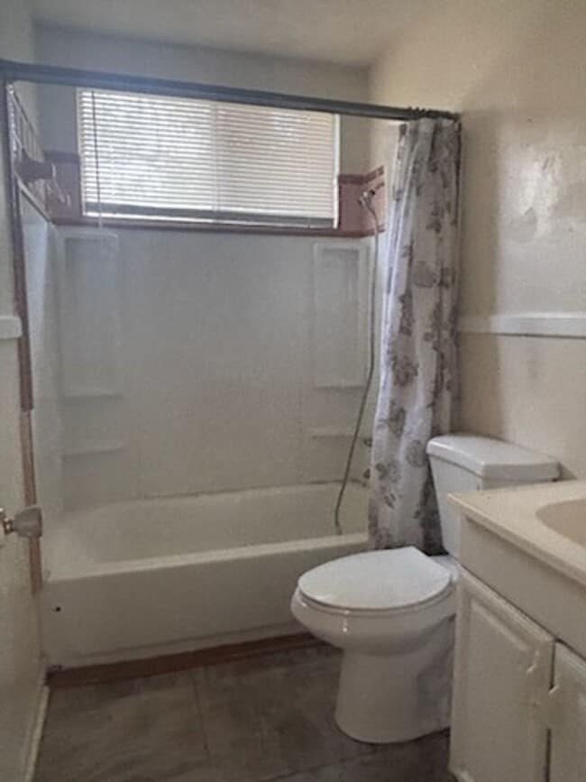 Building Photo - 1374 Dianne Dr