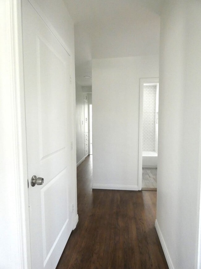 Building Photo - *Available NOW  in Inglewood!*