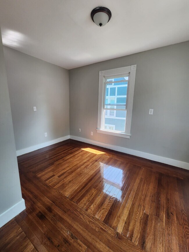 Building Photo - 286 Norton St