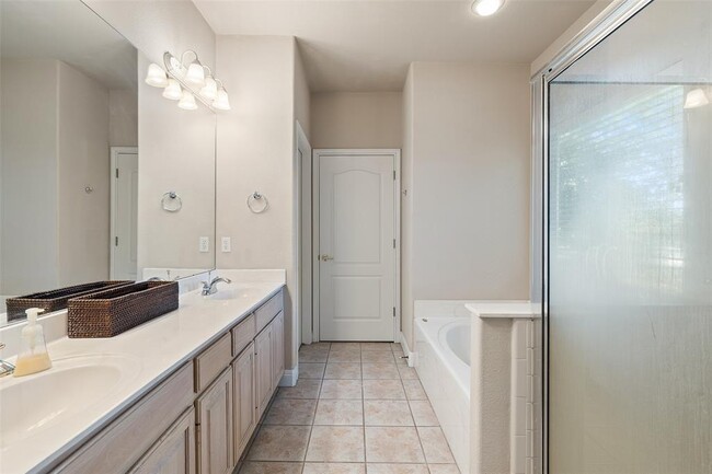Building Photo - 102 Triton Ct