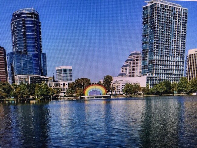 Walk one block to Lake Eola Park, w/Farmers Mkt on weekends - 109 S Osceola Ave