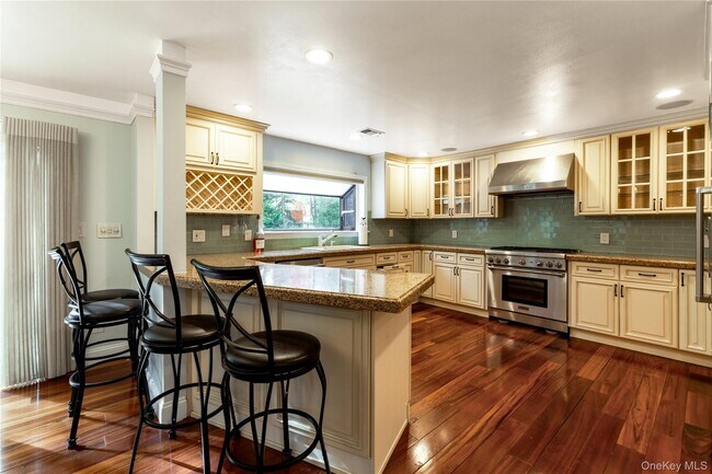 Building Photo - 12 Bolton Dr