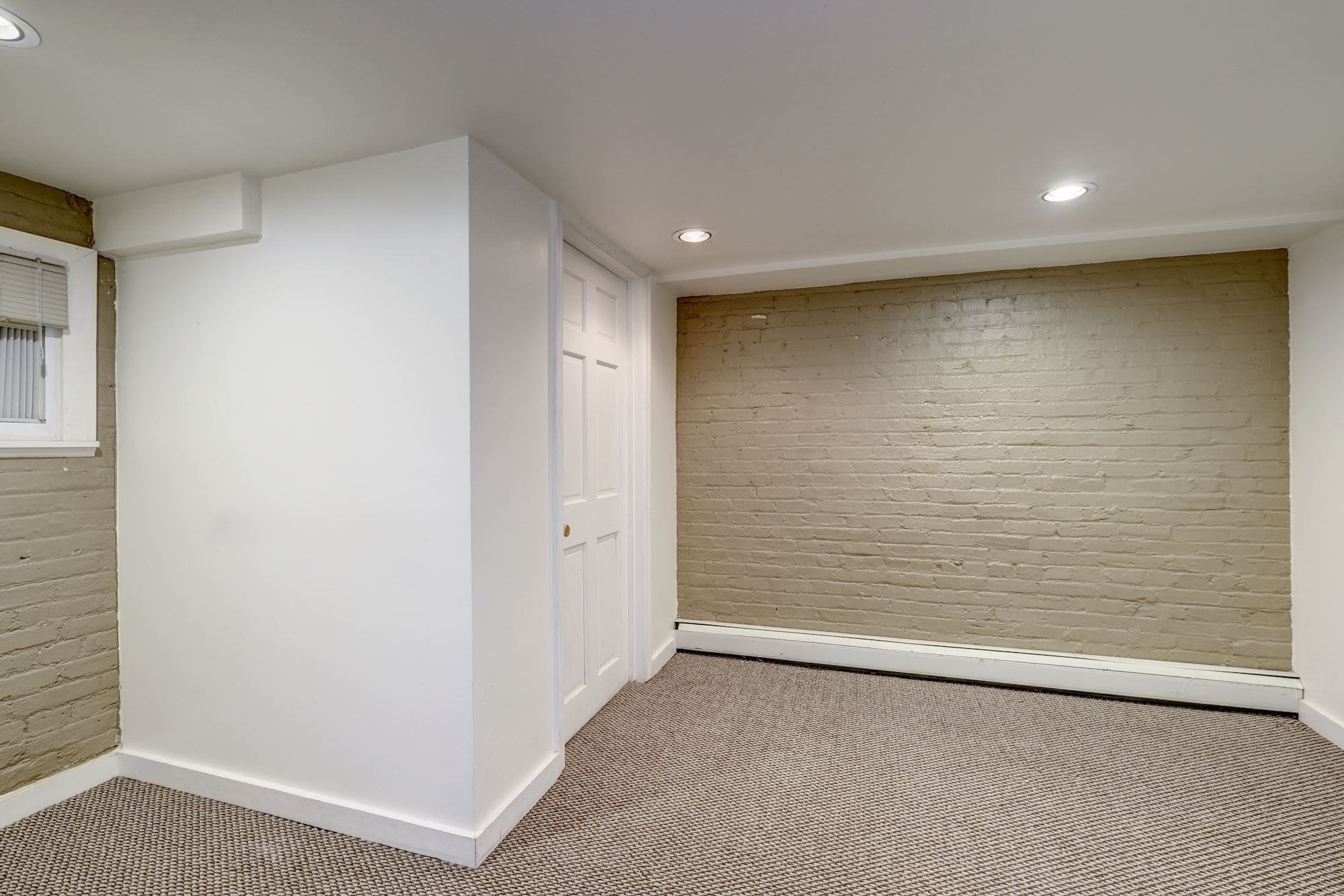 Basement Floor - Bedroom #5 - Size: 9.5' x 9' & 3.5' x 5', 103 sq/ft - 237 11th ST SE