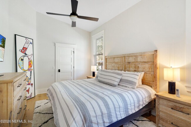 Building Photo - 290 St George St