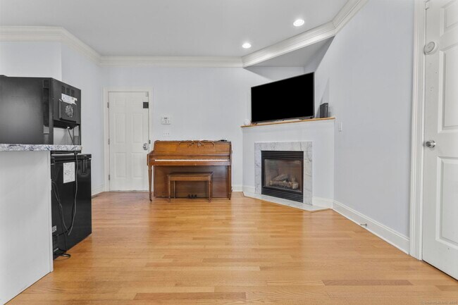 Building Photo - 240 Highland Ave