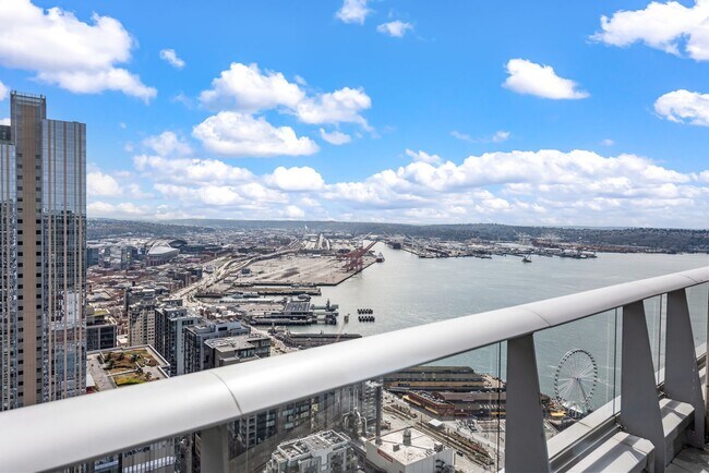 Building Photo - Luxury 2 Bed 1.75 Bath Furnished Downtown Seattle Condo with Stunning Views