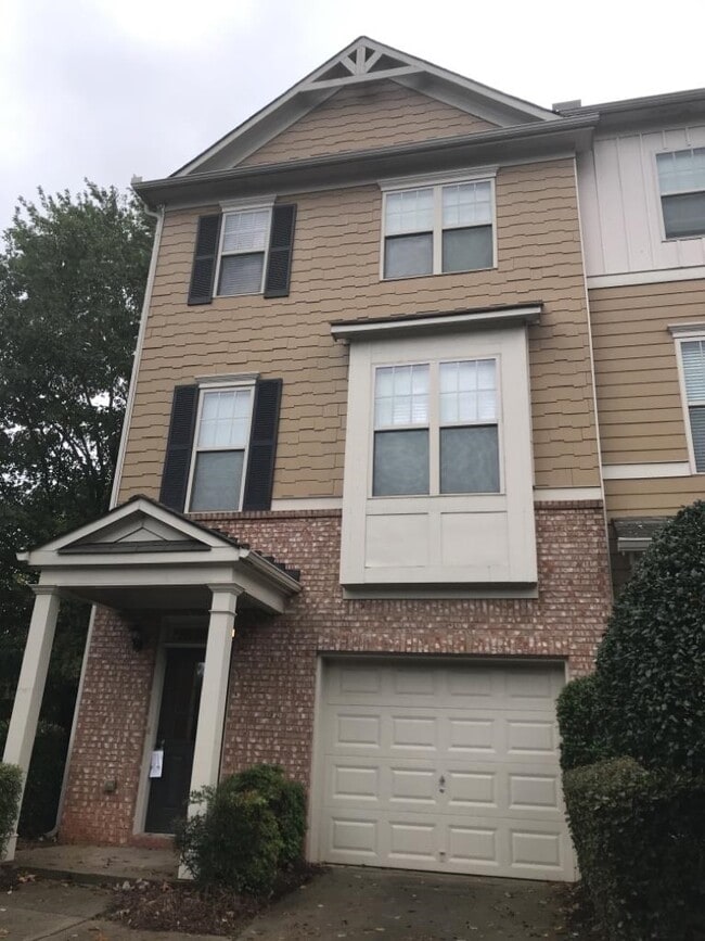 Building Photo - 1800 Oak Brook Ln NW