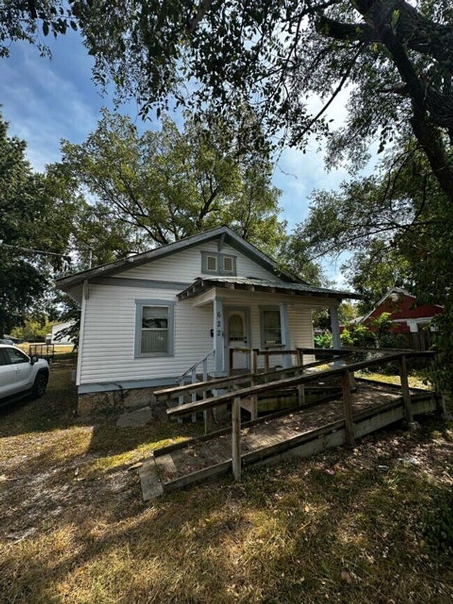 Building Photo - 622 N Park Ave
