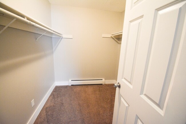 Building Photo - Main floor condo with great patio & many u...
