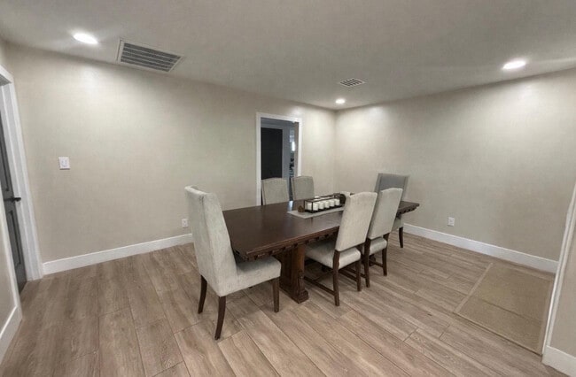 Building Photo - 1237 E Riviera Dr