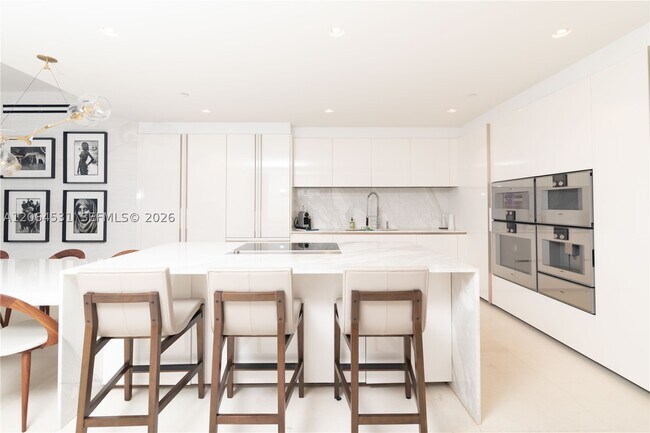 Building Photo - 10201 Collins 1002