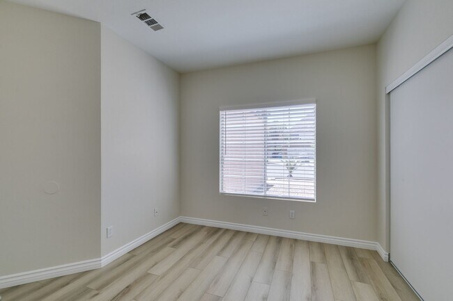 Building Photo - 434 Viewmont Dr