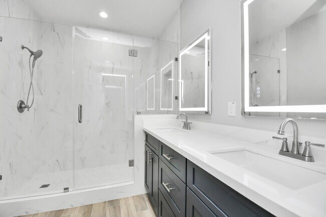 Building Photo - 5941 Southlea St