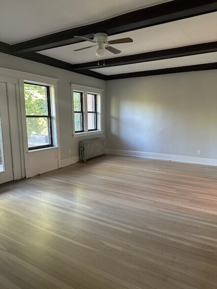 Building Photo - 4417 N Paulina St