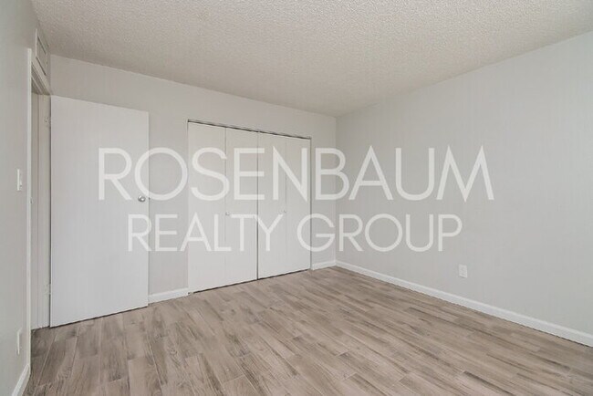 Building Photo - 1050 W University Dr