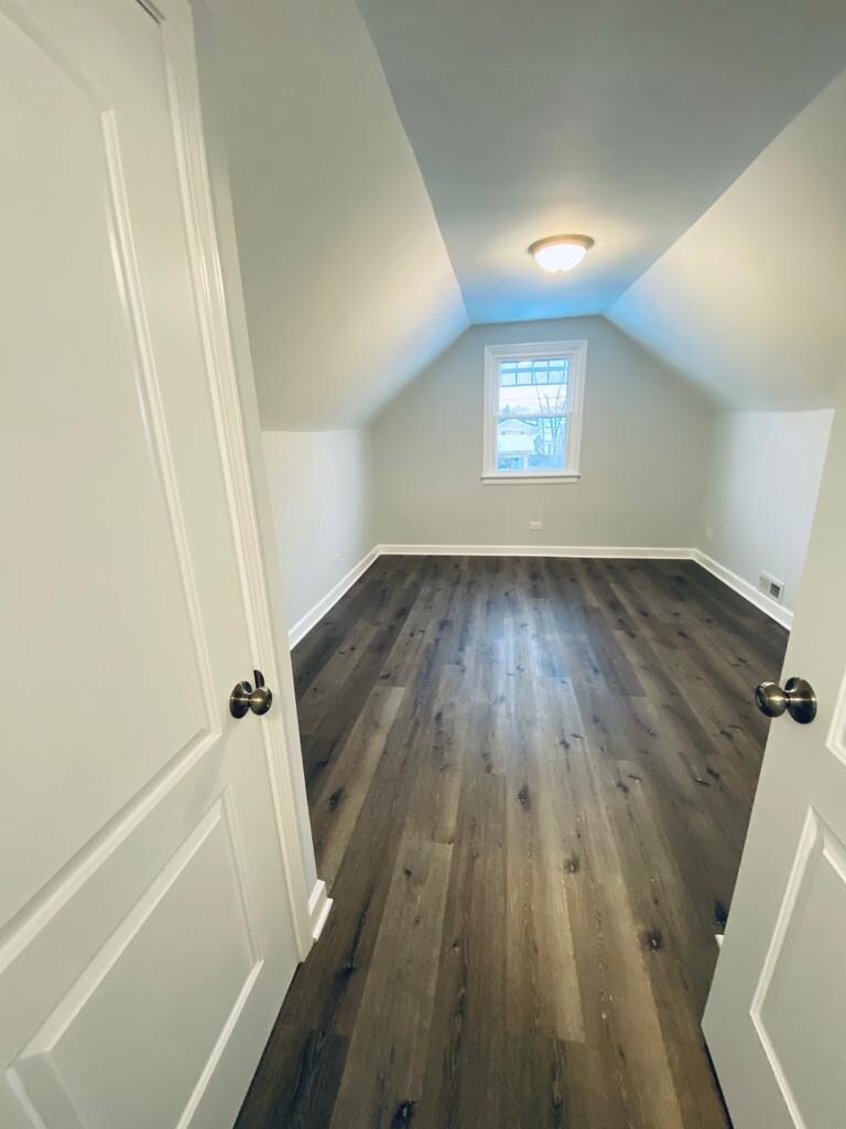 Building Photo - 218 W Pineview Dr