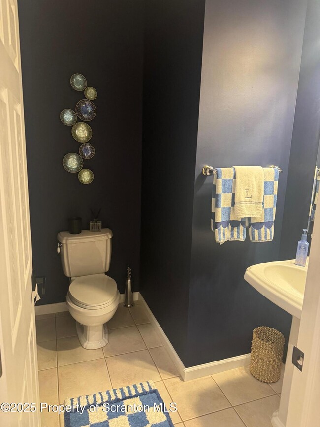 Building Photo - 803 Ohenry Close Sec 1