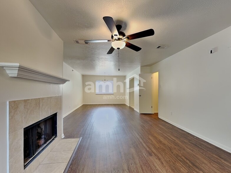 Building Photo - 2738 Springstone Dr