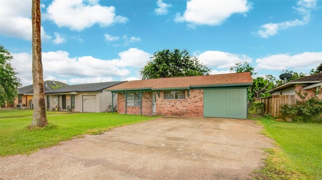 Building Photo - 811 W 7th St