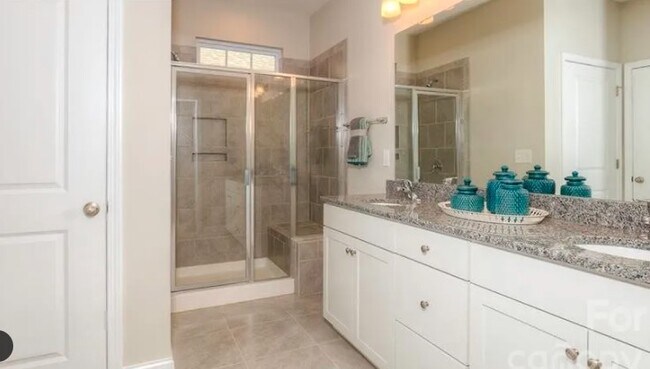 Building Photo - 758 Latrobe Dr