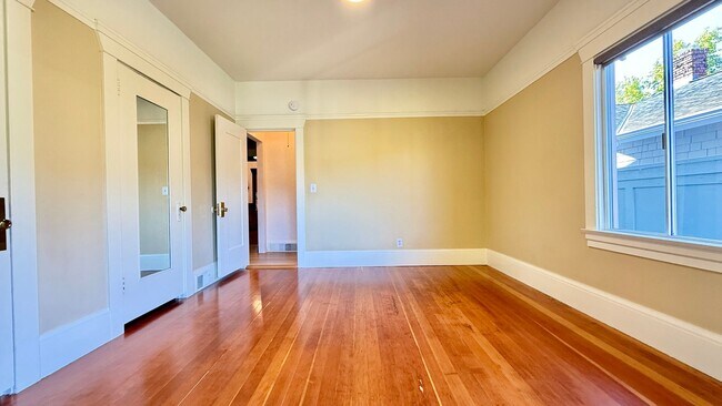 Building Photo - Glenview Craftsman Home with Exquisite Yard