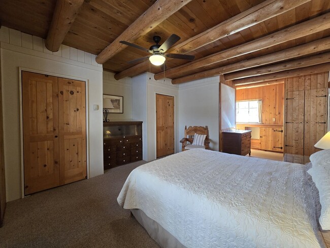 Building Photo - 1489 Bishops Lodge Rd