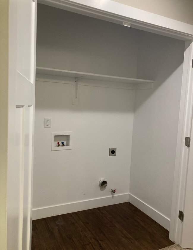Building Photo - 1661 E Talon Way