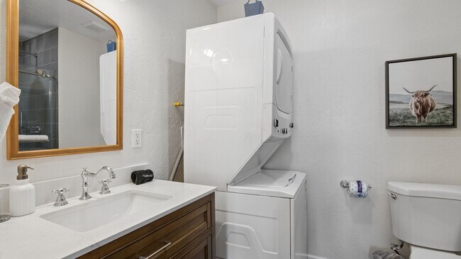 Building Photo - 2929 N 55th Pl