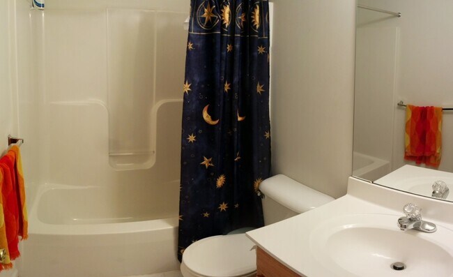 Building Photo - 437 Paxson Ave