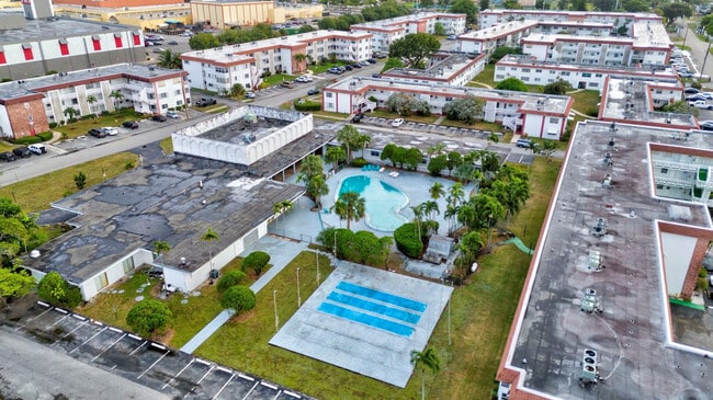 Building Photo - 4310 NW 12th Ct