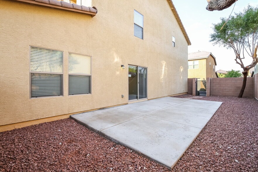 Building Photo - 10823 Mystic Shore Ave